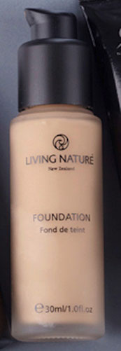 Naturkosmetik, Foundation, Test, Erfahrung, Dr. Hauschka, Lavera, Living Nature, Alva, Empfehlung, review, Inhaltsstoffe