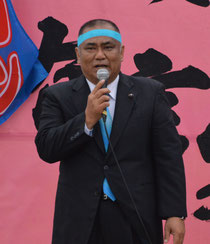 後援会の事務所開きであいさつする砂川利勝氏=4日、真栄里