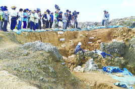 同遺跡で説明会が行われた=2日、白保