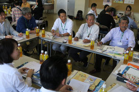 伊豆・小笠原諸島の観光関係者と八重山ビジターズビューローの意見交換会が行われた=16日午後、商工会館ホール