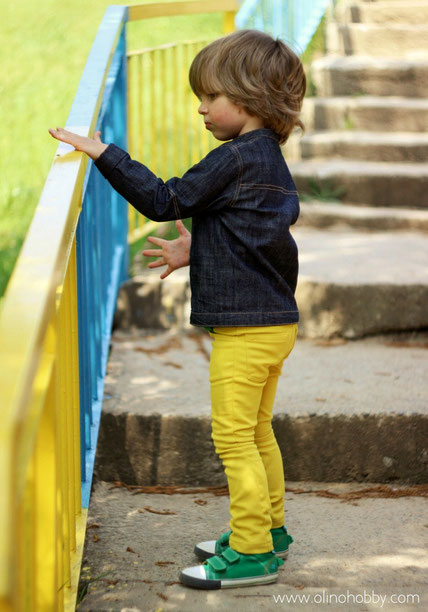 Желтые джинсы для мальчика, скинни желтого цвета.