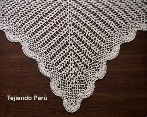 Cómo tejer un chal o punta y borde de abanicos a crochet