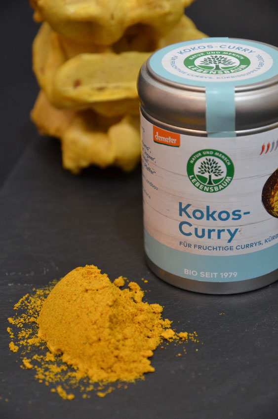 Einer der drei neuen Bio-Gewürzmischungen von Lebensbaum, die seit diesem Monat erhältlich sind: Kokos-Curry ist farblich und geschmacklich geeignet für süß-fruchtige und würzige Speisen.