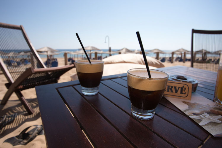 Espresso freddo auf Korfu, Griechenland