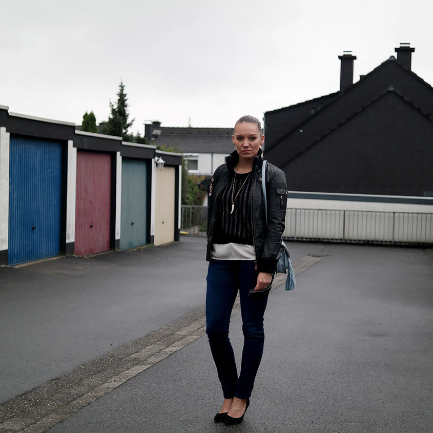 Outfit Maschenpulli von Hallhuber & Quasten Tasche | Tassel Bag | hot-port.de | 30+ Style Blog