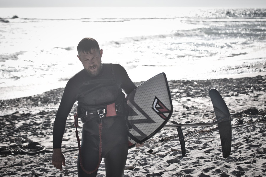 Kitefoiiler am Strand