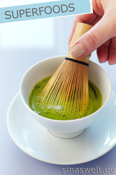 Matcha Tee, gesund, grüner Tee, Rezept, Zubereitung, Matcha Latte, Attila Hildmann, vegan, selber machen, Bambusbesen