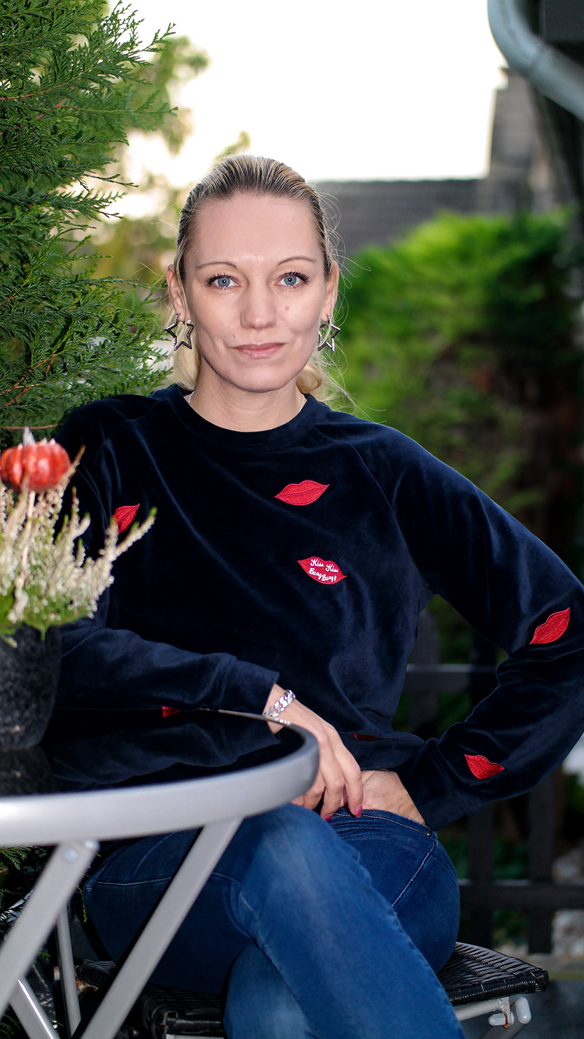 In Zeiten von Fair Fashion & Fridays For Future sollte man sich eigentlich Gedanken um die Zusammensetzung seiner Klamotten machen - leider tun dies die Wenigsten & das Plastik findet vorrangig über kleinste Partikel im Stoff unserer Kleidung den Weg in die Meere | Hot Port Life & Style | 30+ Fashion & Lifestyle Blog