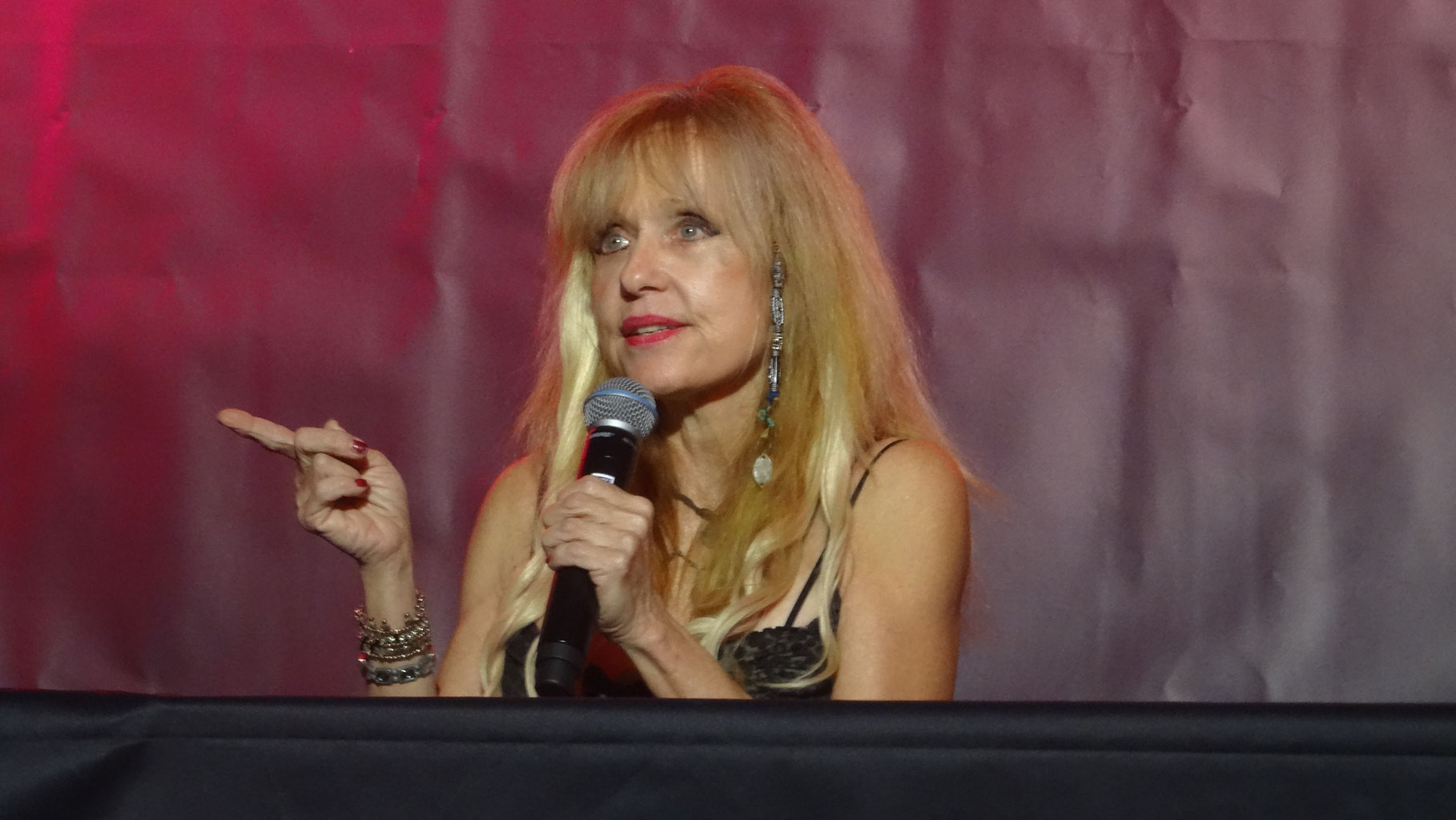 Линни куигли. Линнея Барбара Куигли Return of the Living Dead. Линни Куигли фото сейчас. Мэрайей Линни