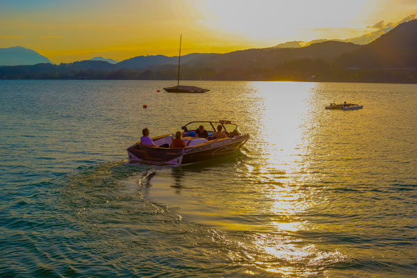 Bootsfahrt am Wörthersee bei Sonnenuntergang