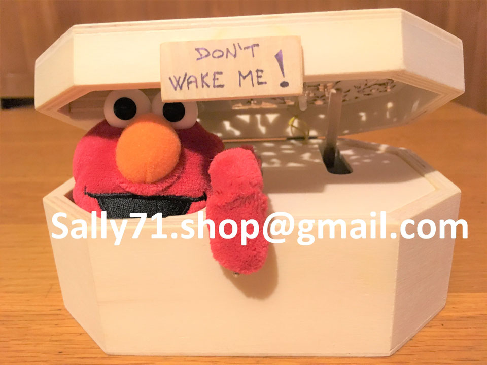 Don t box me in. The goldfish фильм. Шкатулка don't wake me. Схожу с ума. Не сходи с ума.