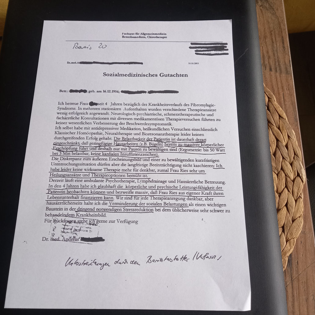 Beweis 7, 1. Gutachten 10/2003 von Dr. Andreas Lindenthal: "Ich halte leider keine wirksame Therapie mehr für denkbar, zumal Frau Ries sehr um Heilungsansätze und Therapieoptionen bemüht ist."