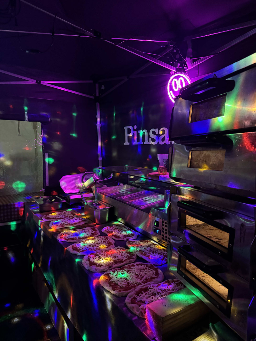 disco pinsa trebur catering pasta santamaria weinstand nauheim bischofsheim wein weine beste weine trebur austern titten foodtruck food truck zelt party service