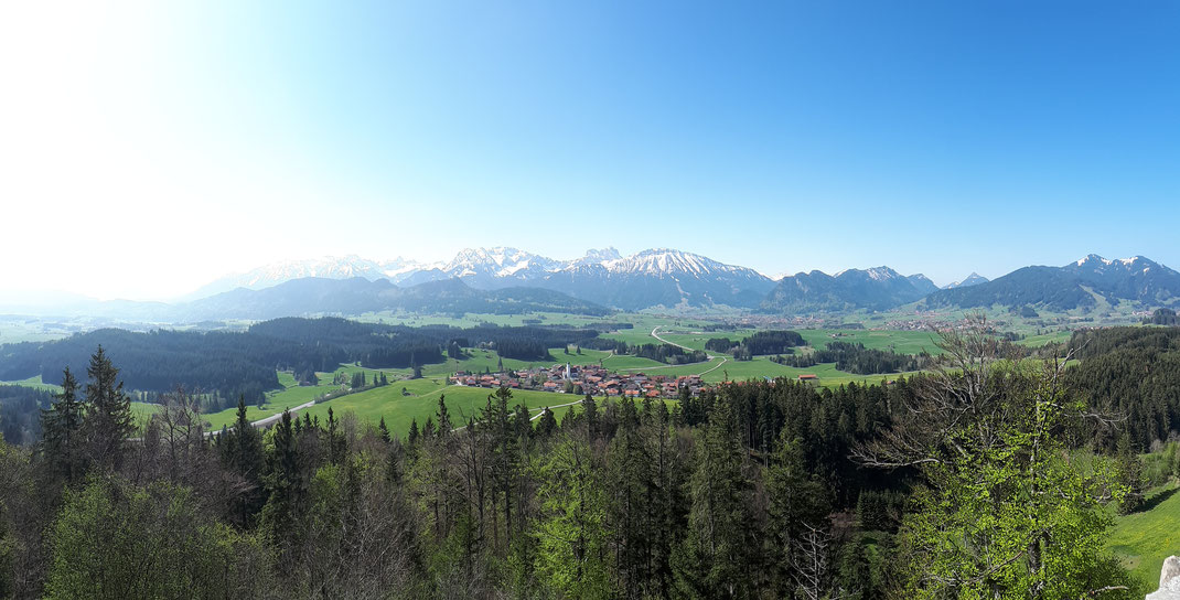 Blick von der Burg in Richtung Zell und Pfronten/ Breitenberg