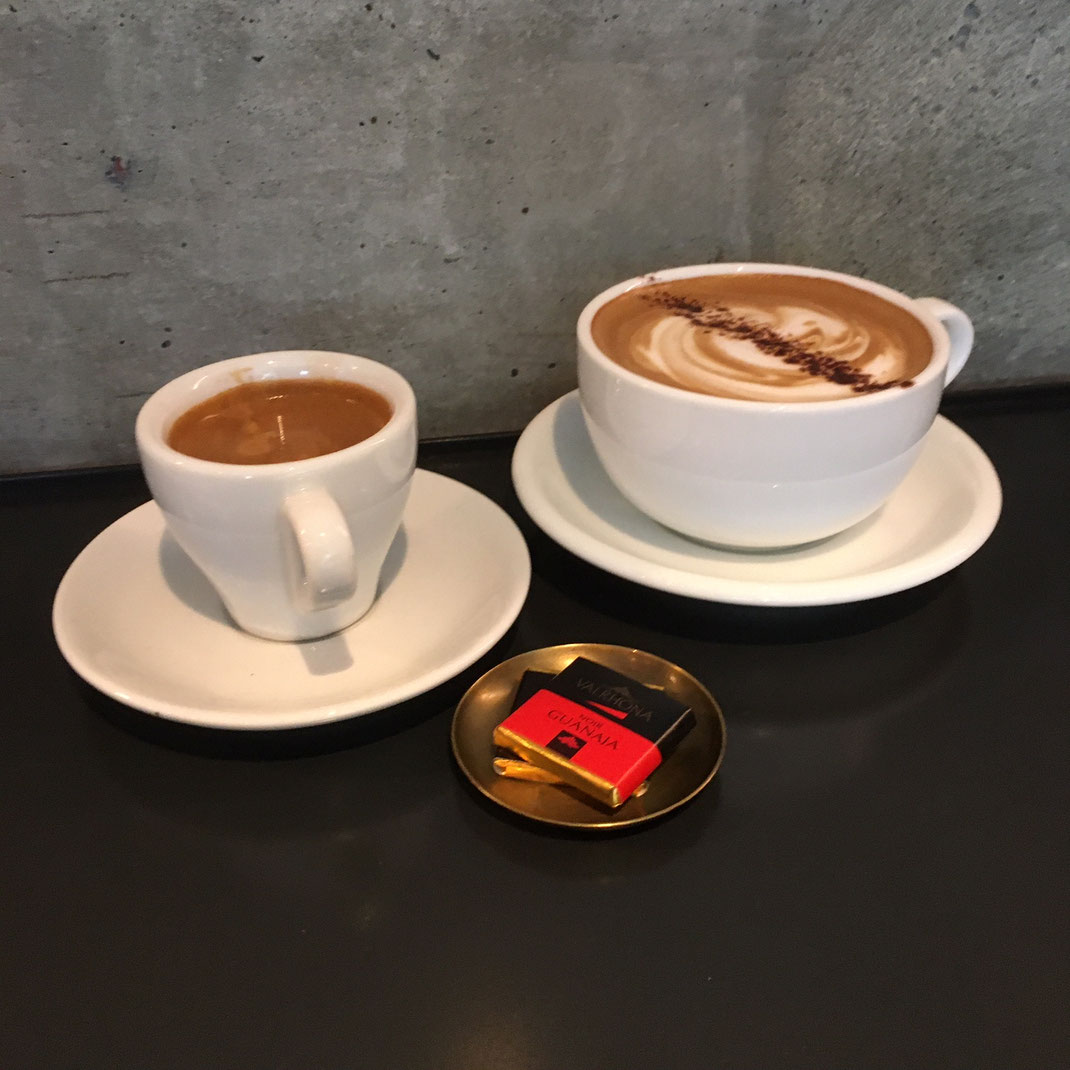 おせっかいと称し、ビターチョコ付いてたのが嬉しい。エスプレッソに合うんです