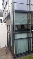 Büro mit Innen und Außenliegenden Sonnenschutz (Lebenszykluskosten, Nutzerkomfort->Privatsphäre?)