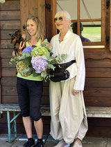 Karin Baumann (links) mit Christine Szakacs (Choreographin und Trainerin)