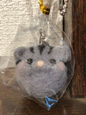 Rook 猫チャーム(グレー縞) ¥1,320 フェルト、ボールチェーン 40㎜×30㎜×40㎜ チェーン10㎝
