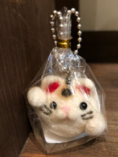 Rook 猫チャーム(招き猫) ¥1,650 フェルト、ボールチェーン ※3個あります 40㎜×40㎜×40㎜ チェーン10㎝