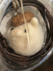 Rook 猫ペンダント(どんぐり帽子) ¥1,980 フェルト、紐 30㎜×30㎜×40㎜ 紐の長さ(最長84㎝、調整可能)