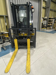 KOMATSU　電気リフト