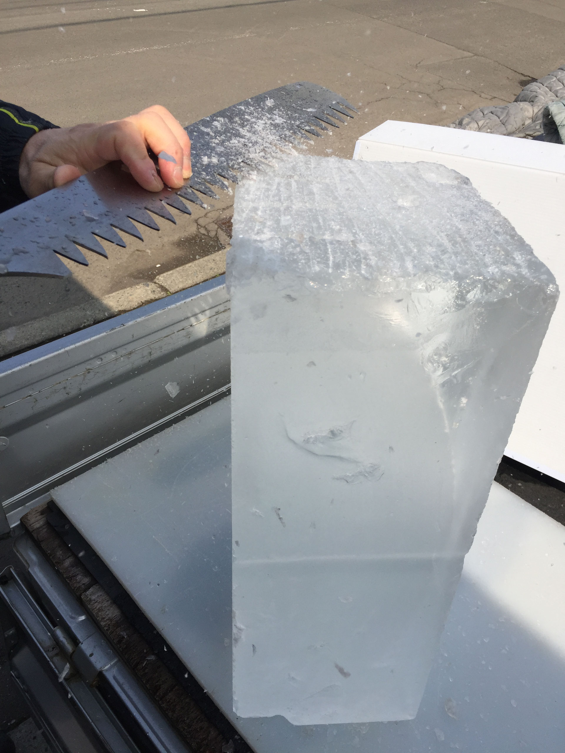 札幌を中心に純氷を配送美味しい氷をご家庭でも　味わってみませんか？