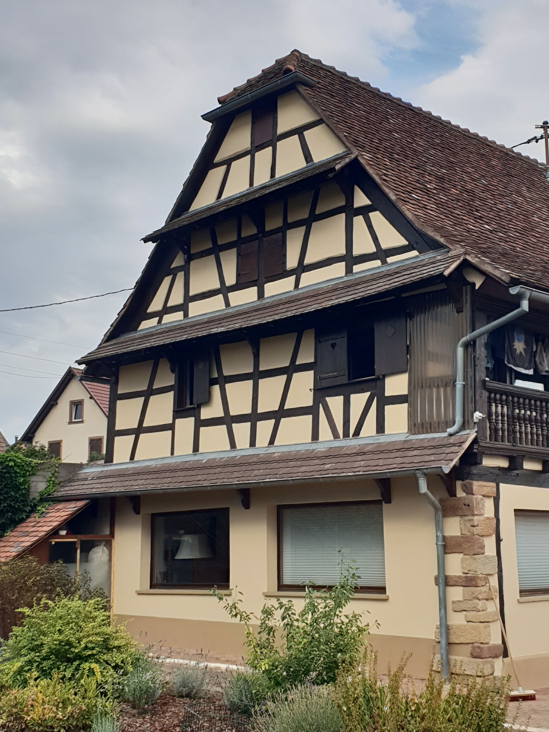 RÉNOVATION DE LA FAÇADE À COLOMBAGES Nous avons réalisé la mise en — free download