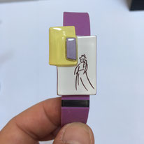 Bracelet en silicone et verre.  Réglable. Prix : 20€.  Référence : DPVJHA04A 