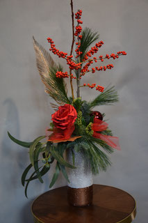 22. VERKOCHT-Kerststuk rood €34,95