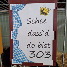 Beim Einliefern am Donnerstag wurde jedes Kaninchen an jedem Käfig mit einem schönem Spruch in der sehr schönen vorbereitenden Ausstellungshalle begrüßt. Das Ausstellungsteam hatte hervorragende Arbeit geleistet.