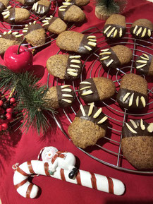 Bärentatzen Weihnachtsplätzchen fertig gebacken