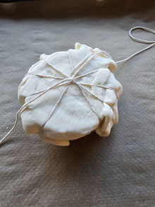 Gebackener Camembert in Kürbisform