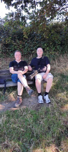 Wanderpause an einem heißen Wandertag - 18 Kilometer sind's!