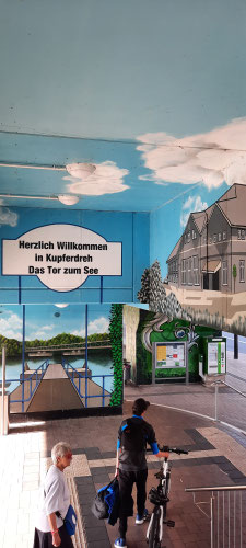 Murals in der Bahnunterführung