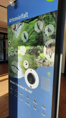 Nur eine der vielen Infotafeln in der Basisstation