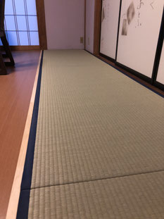 通常と違う敷き方で割付が難しいが隙間なく畳が納まった様子