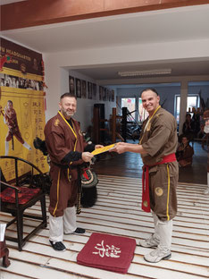 Urkunden Übergabe zum Sifu ernannt, 2025