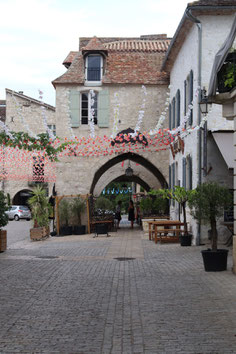 Bild: Place Gambetta in Eymet, Frankreich