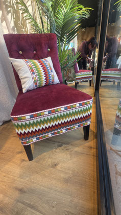 Fauteuil style Voltaire, tissu floral de chez Designer Guild
