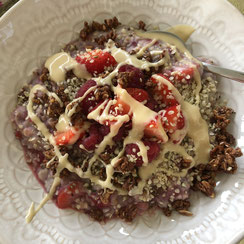 #5 Endlich Frühstück... Ein Erdbeer-Himbeer-Porridge.