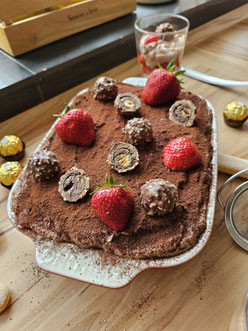Bestes Erdbeer Tiramisu ohne Backen mit Ferrero Rocher