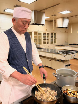 蕎麦道場を営む柏谷道男会員