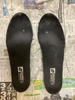 鼻緒の位置がついた中敷き