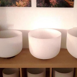 Klangmeditationen für Erwachsene und Kinder ab 10 Jahren mit Kristallklangschalen, Gong, Monochord, Hapi Drum, Regensäule, Koshi bei Serenum Klang & Therapie in Wetzikon ZH