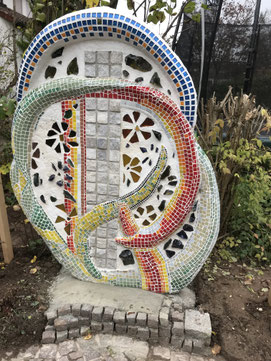 Jubiläumsplastik, 1,65 X 1,30, 2024, Beton, Glas, Fliesen, Zementputz, Marmor