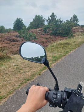 Op de Iva scooter over Terschelling
