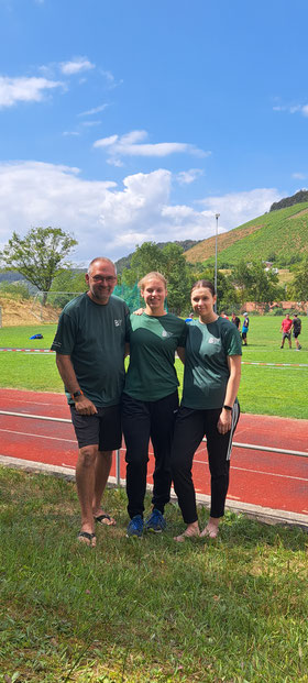 Im Bild von links nach rechts: Frank Hörl, Laura Jungnickl, Nele Ganßmüller