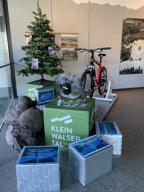 WeihnachtsBike im Foyer des Toursimusbüros im Kleinwalsertal