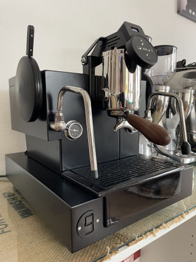 XLVI STH9 Total Black Barista Espressomaschine