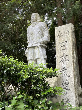 草薙神社のヤマトタケルノ尊神像